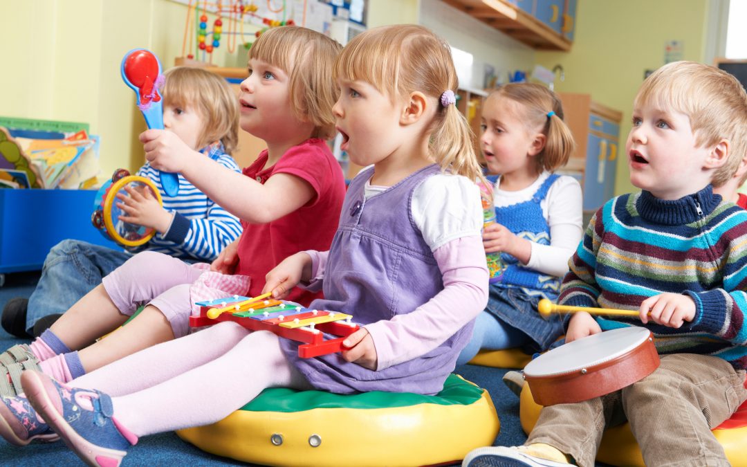 Bambini a scuola materna